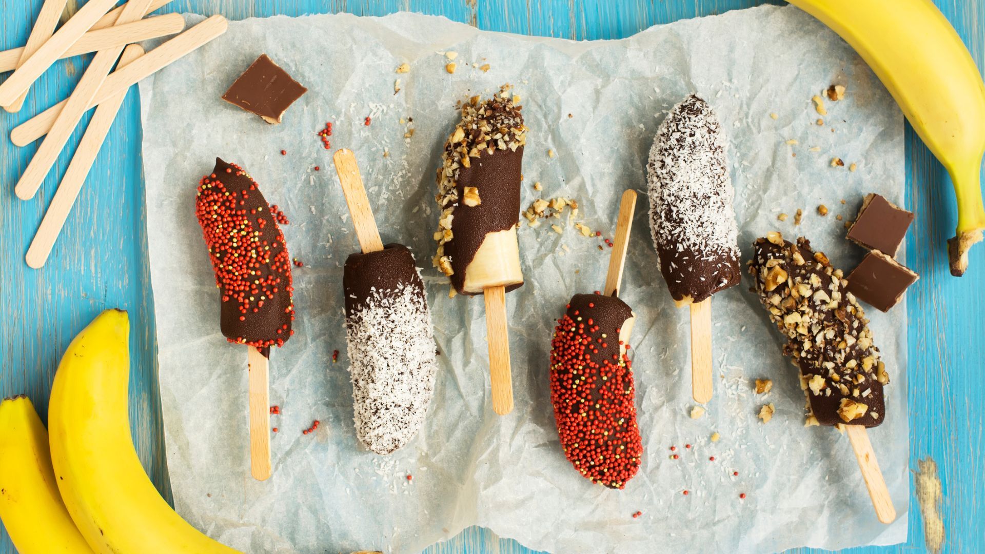 Frozen Banana Pops (Çubukta Donmuş Muz) Tarifi