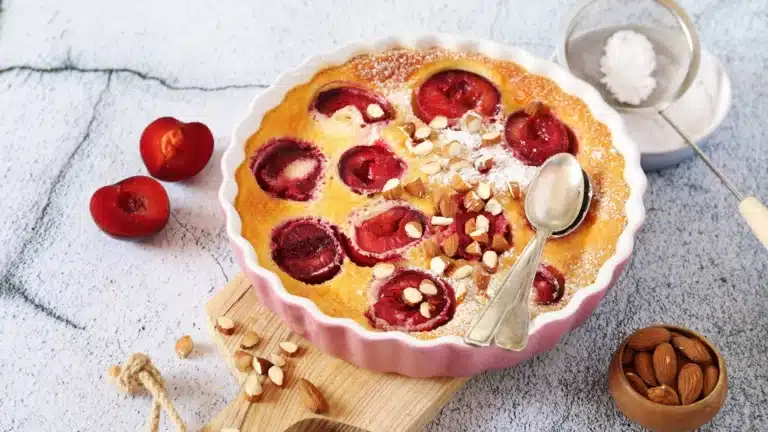 Fransız Pastanesinden: Clafoutis (Meyveli Krep Tatlısı)