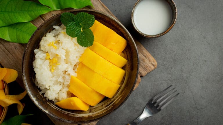 Tayland’ın Tropik Tatlısı: Mango Sticky Rice